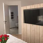 Duenenhuuske Meerleev Mit Sauna Auf By Interhome Casa vacanze Spiekeroog